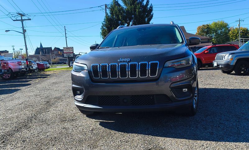 Used 2021 Jeep Cherokee Image 2