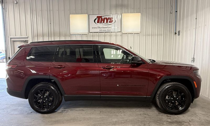 New 2026 Jeep Grand Cherokee L Laredo Altitude 4x4Image 2