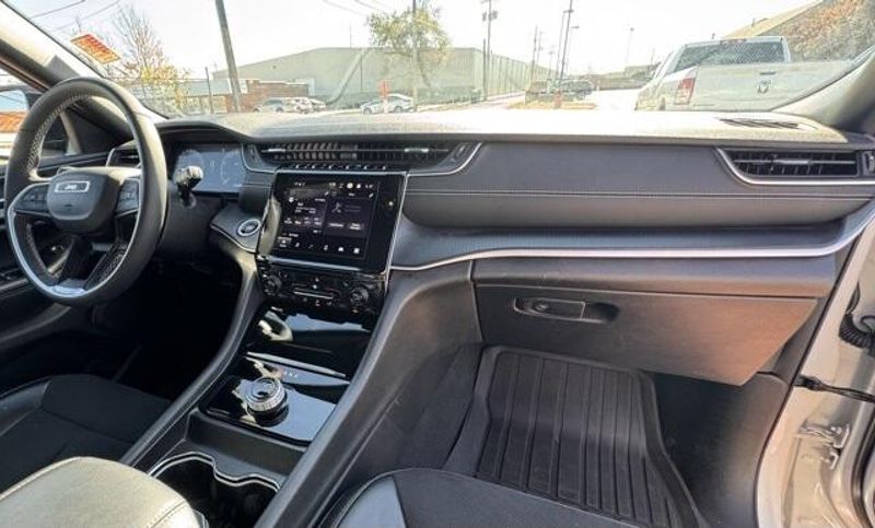 Used 2024 Jeep Grand Cherokee L Altitude XImage 14