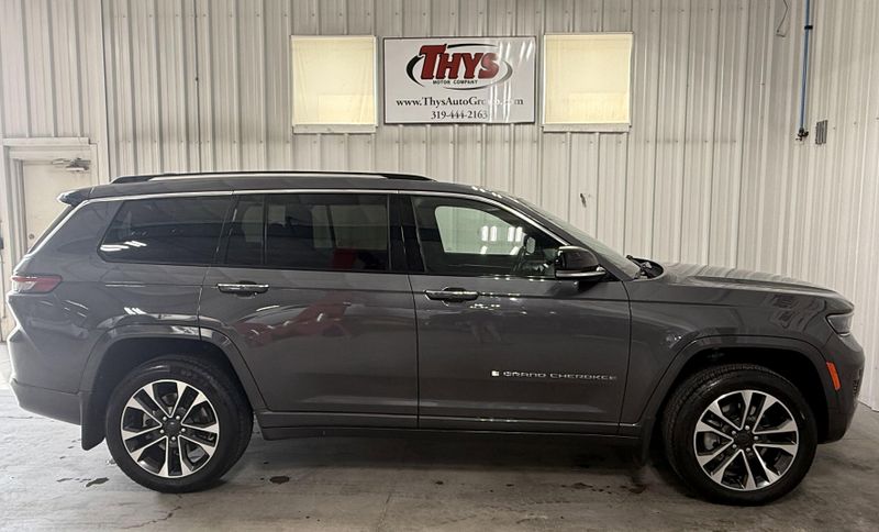 Used 2021 Jeep Grand Cherokee L OverlandImage 2