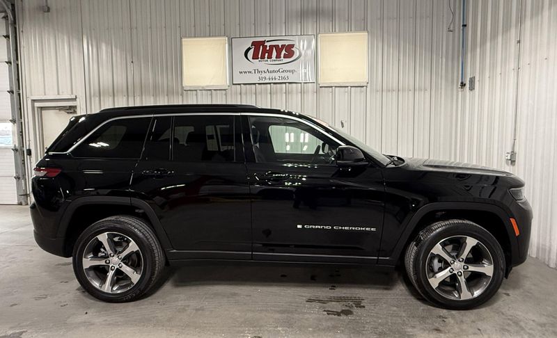 New 2026 Jeep Grand Cherokee Limited 4x4Image 2