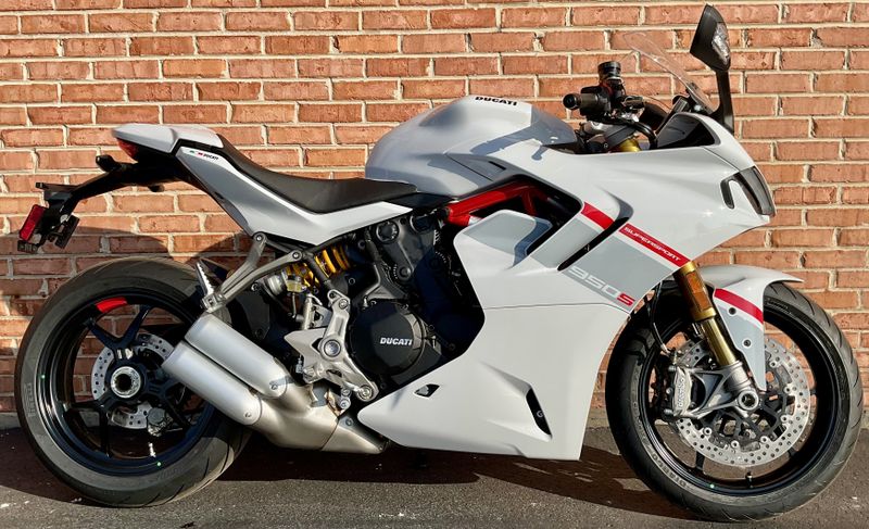 2024 Ducati SuperSport 950 S Stripe LiveryImage 1