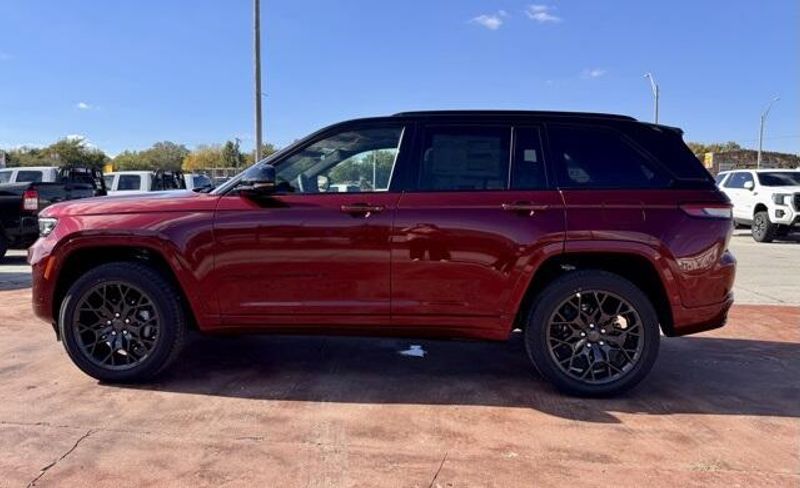 New 2025 Jeep Grand Cherokee Summit Reserve 4x4Image 8