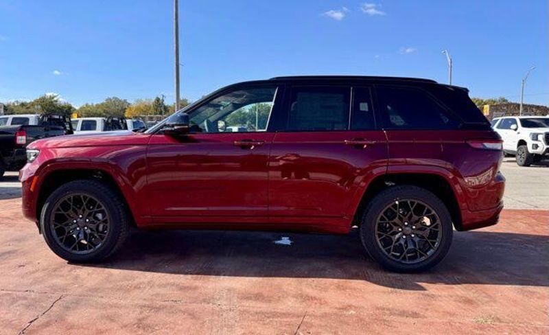 New 2025 Jeep Grand Cherokee Summit Reserve 4x4Image 8