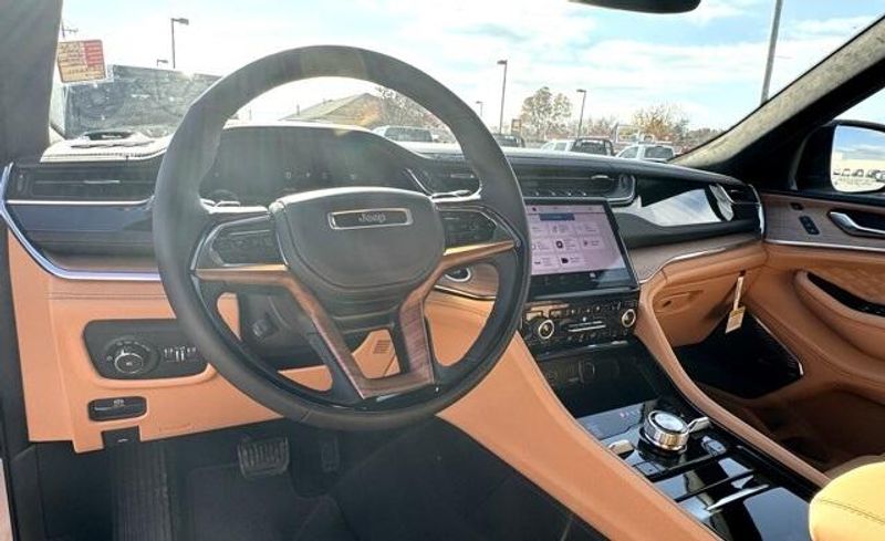 New 2025 Jeep Grand Cherokee L Summit Reserve 4x4Image 10