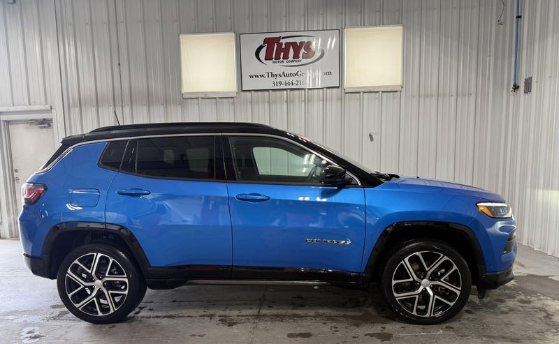 Used 2024 Jeep Compass LimitedImage 2