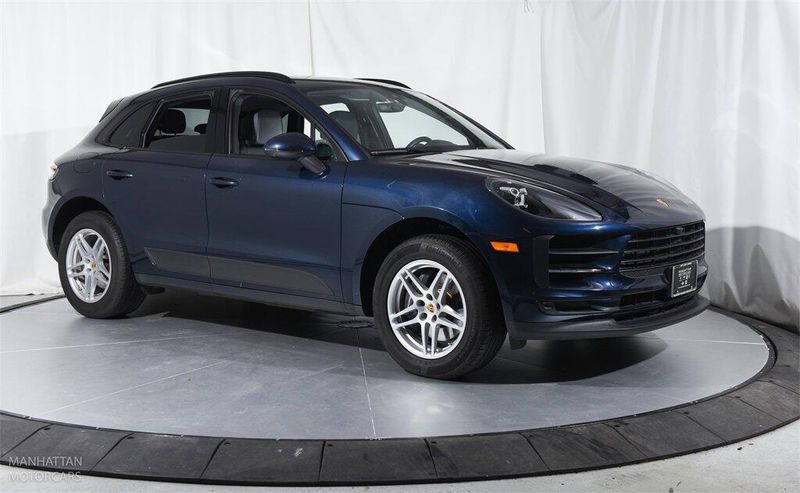 2021 Porsche Macan BaseImage 4