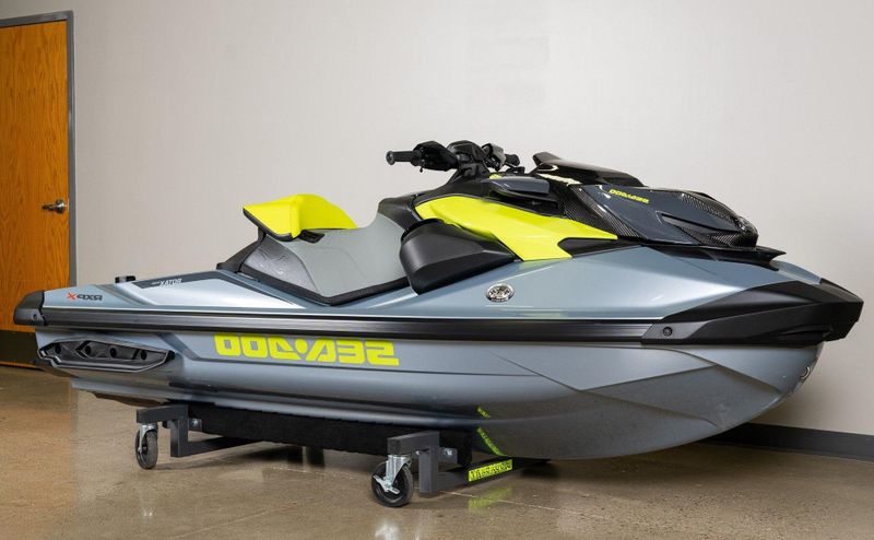 2024 SEADOO RXPX WITH SOUND SYSTEM ICE METAL AND MANTA GREEN Image 1