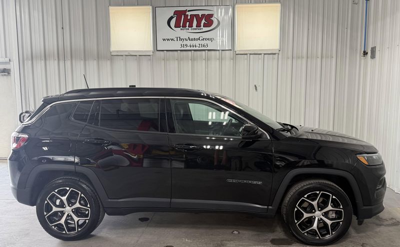 Used 2024 Jeep Compass LimitedImage 2