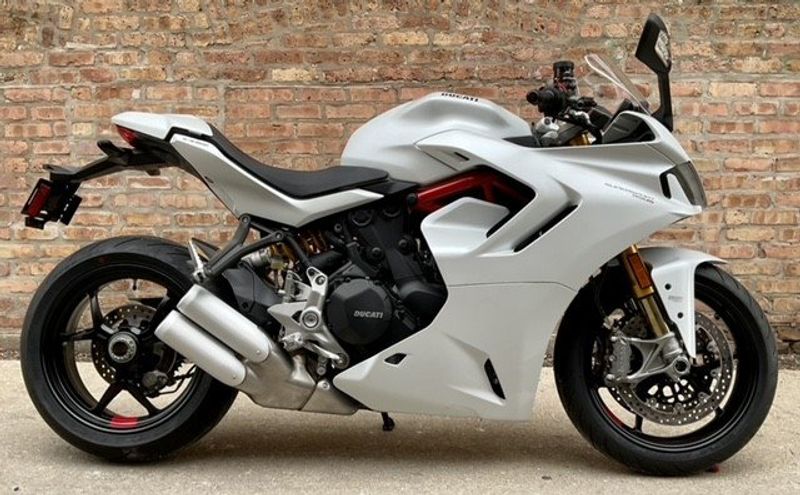 2023 Ducati SuperSport 950 S in a White Silk exterior color. Motoworks Chicago 312-738-4269 motoworkschicago.com 