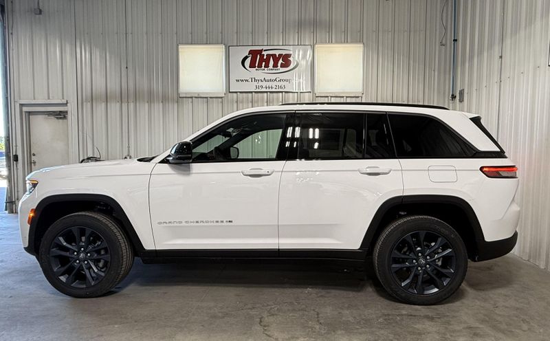 New 2026 Jeep Grand Cherokee 85th Anniversary Edition 4x4Image 16