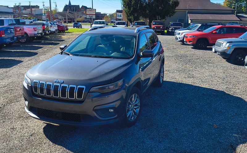 Used 2021 Jeep Cherokee Image 3