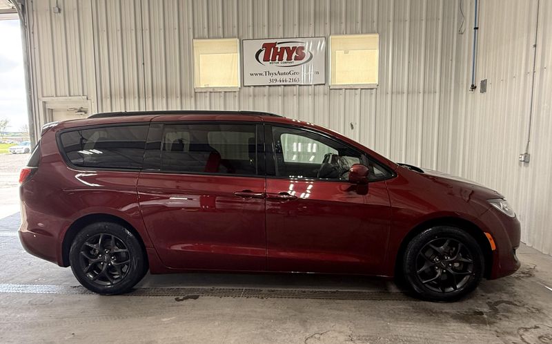 Used 2019 Chrysler Pacifica Touring L PlusImage 1