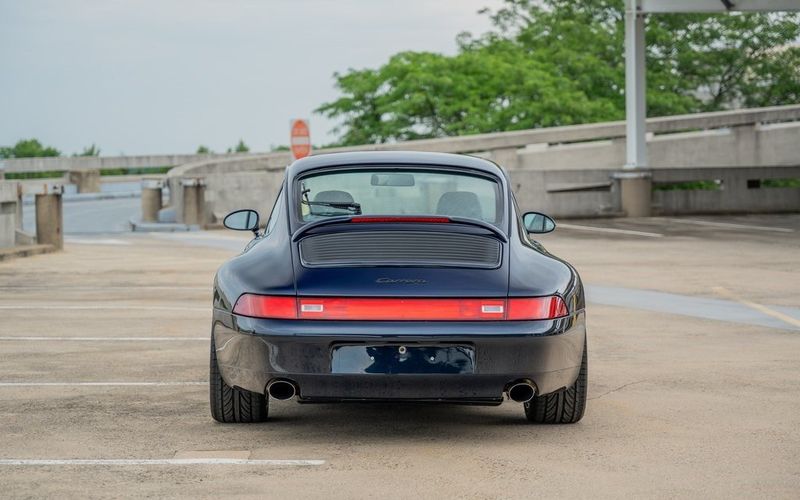 1995 Porsche 911 Carrera 4Image 8