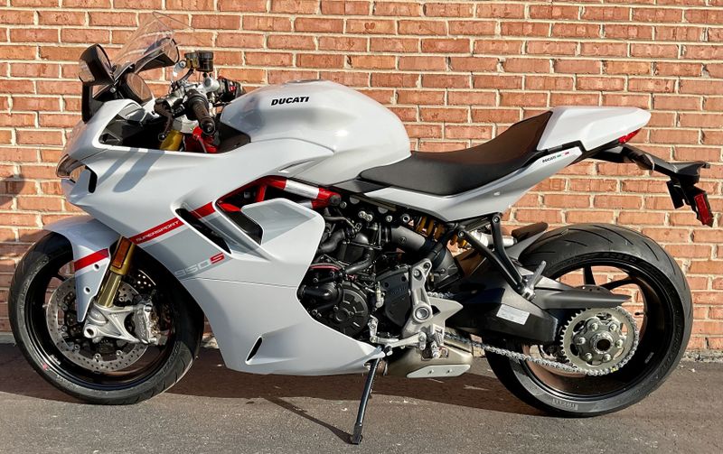 2024 Ducati SuperSport 950 S Stripe LiveryImage 4