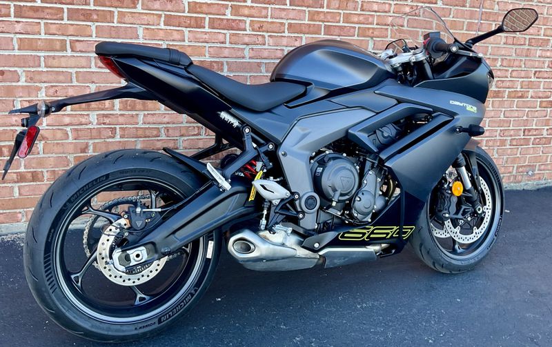 2024 Triumph Daytona 660   in a Satin Granite Satin Jet Black exterior color. Motoworks Chicago 312-738-4269 motoworkschicago.com 