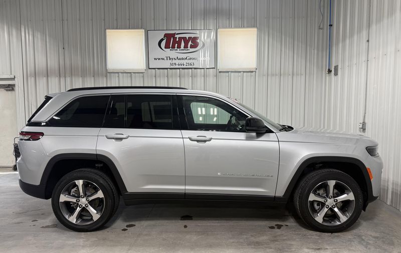 New 2026 Jeep Grand Cherokee Limited 4x4Image 2