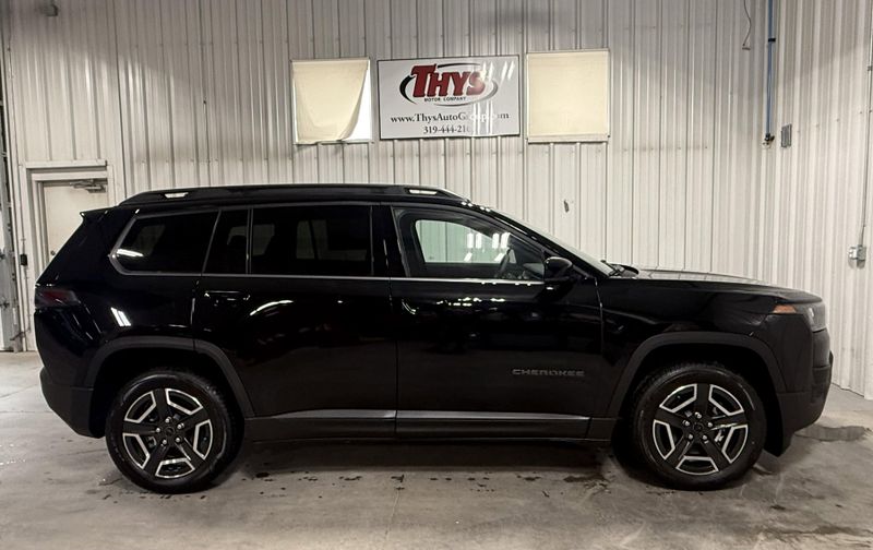 New 2026 Jeep Cherokee Limited 4x4Image 2