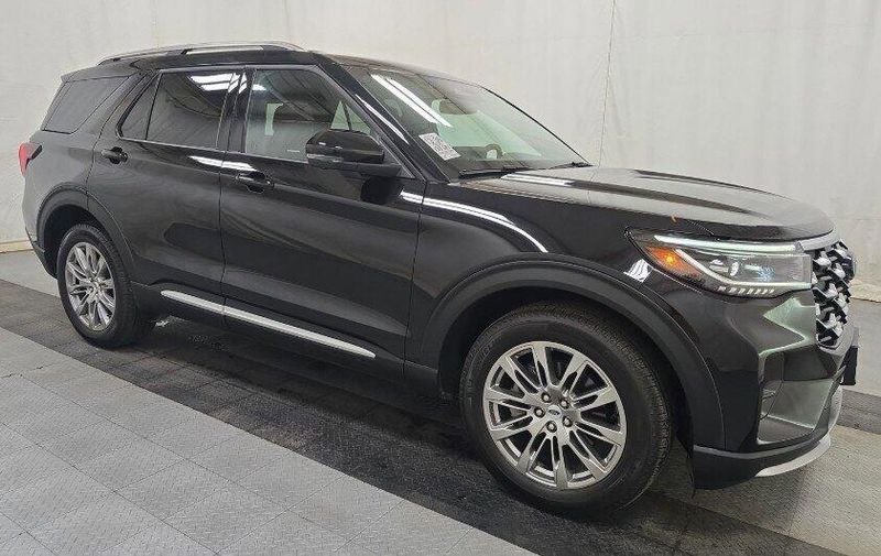 2025 Ford Explorer Platinum photo 4