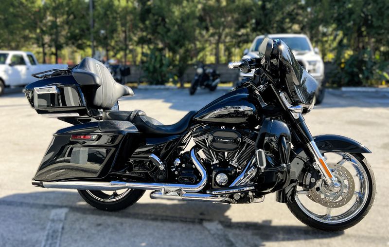 2015 Harley-Davidson Street Glide CVO 