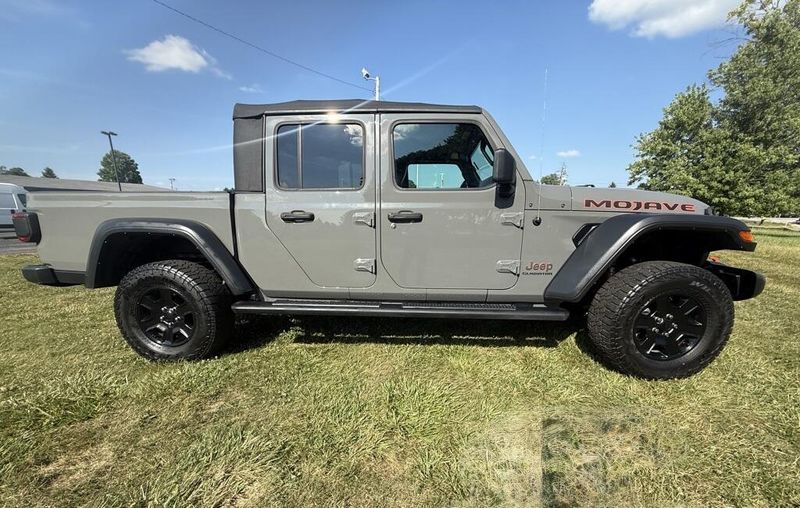 2021 Jeep Gladiator Mojave photo 2