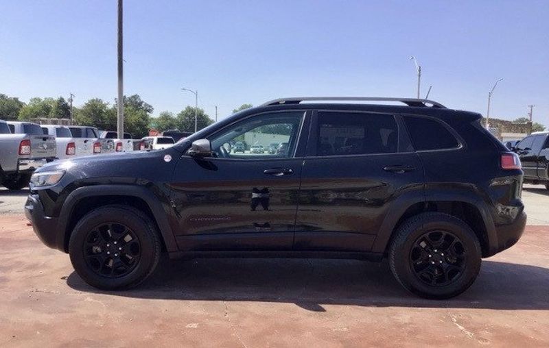 2019 Jeep Cherokee TrailhawkImage 2