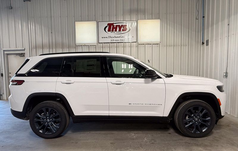 New 2026 Jeep Grand Cherokee 85th Anniversary Edition 4x4Image 2