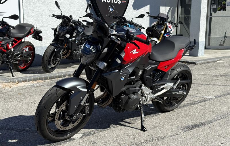 2024 BMW F 900 R Low