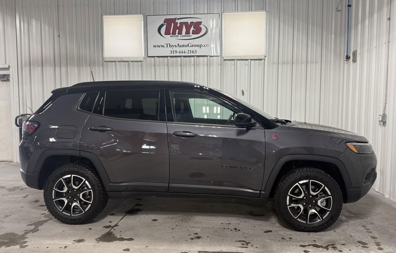 Used 2024 Jeep Compass TrailhawkImage 2