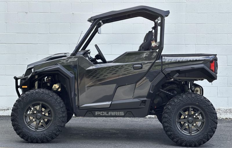New 2025 Polaris GENERAL XP 1000 PREMIUM Image 1