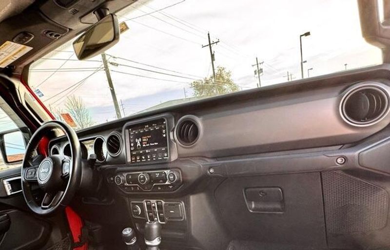 Used 2022 Jeep Gladiator SportImage 13