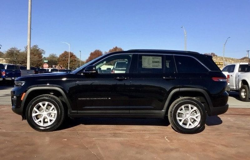 2024 Jeep Grand Cherokee Limited 4x4Image 2