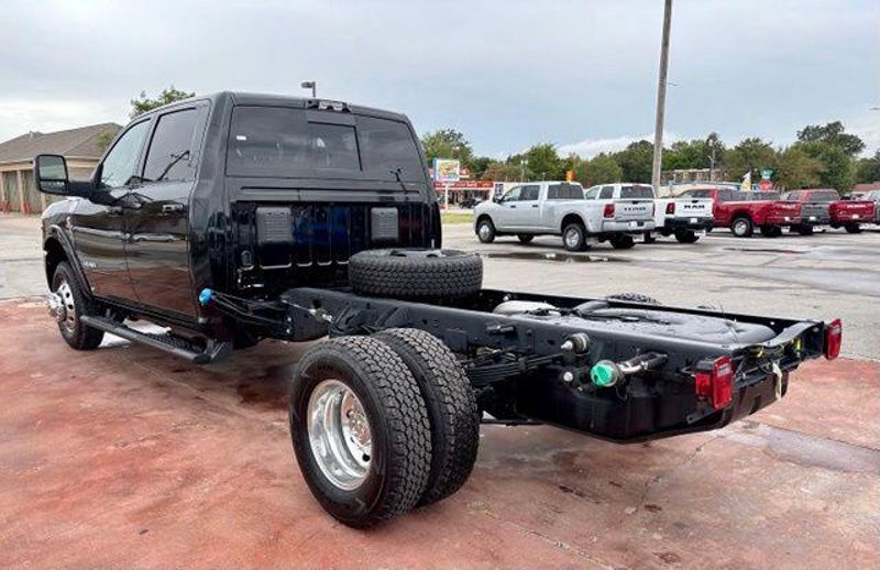 New 2027 RAM 3500 Big Horn Crew Cab Chassis 4x4 60