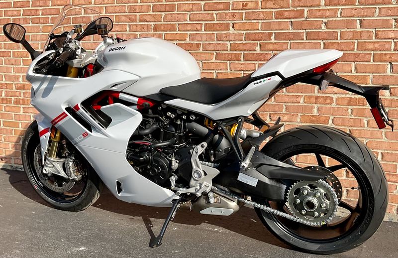 2024 Ducati SuperSport 950 S Stripe LiveryImage 5