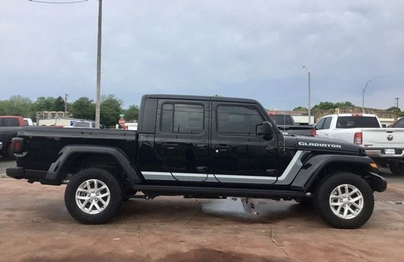 2023 Jeep Gladiator SportImage 9