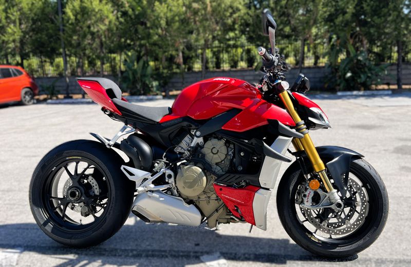 2022 Ducati Streetfighter V4 S 