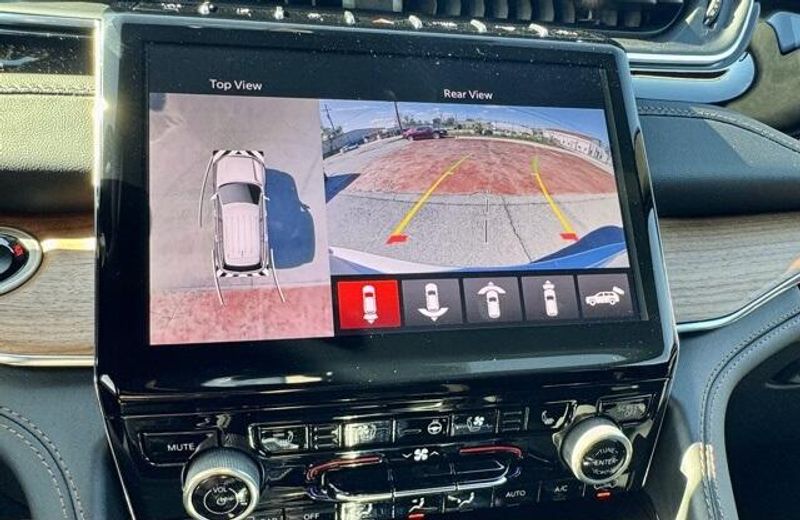 New 2025 Jeep Grand Cherokee Summit Reserve 4x4Image 18