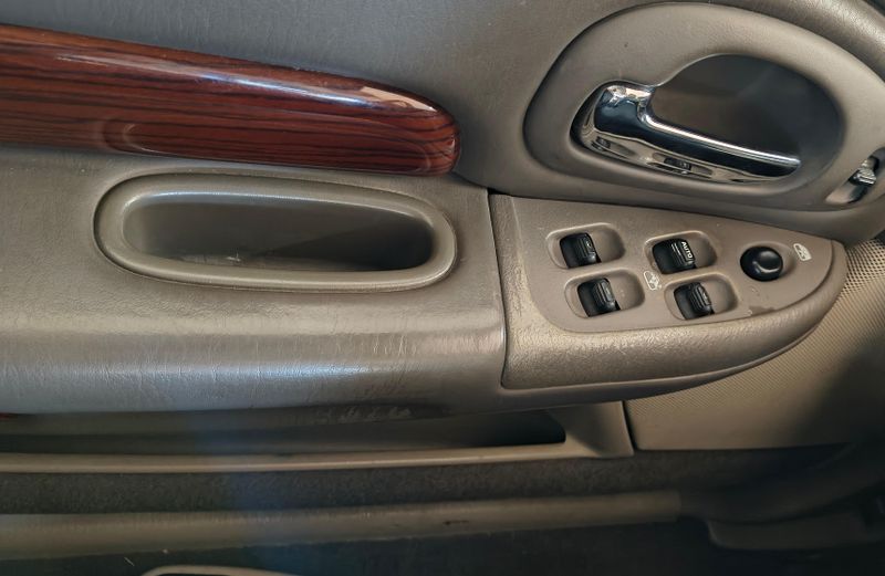 Used 2003 Chrysler 300M Image 12