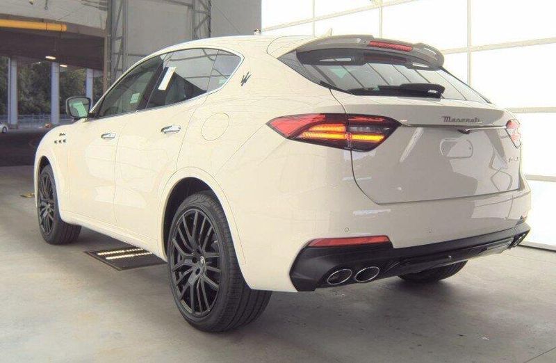 2024 Maserati Levante Modena photo 5