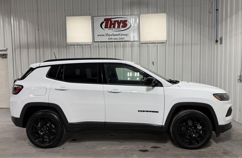 New 2026 Jeep Compass Latitude Altitude 4x4Image 2