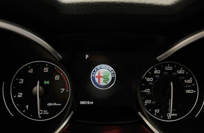 2020 Alfa Romeo Stelvio Nero AWD w/SunroofImage 32