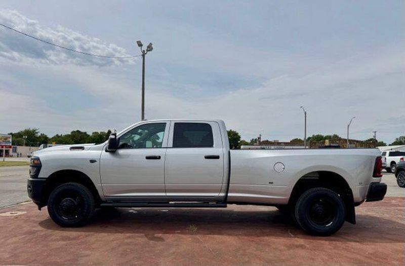 New 2027 RAM 3500 TradesmanImage 9