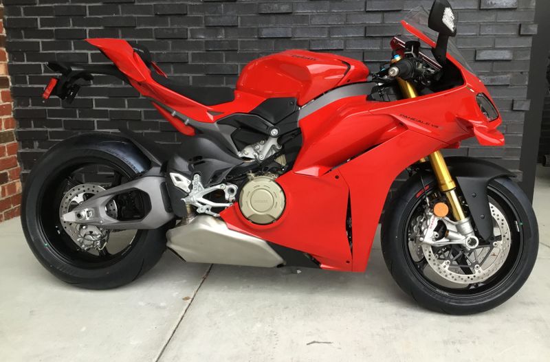 New 2025 Ducati PANIGALE V4S 