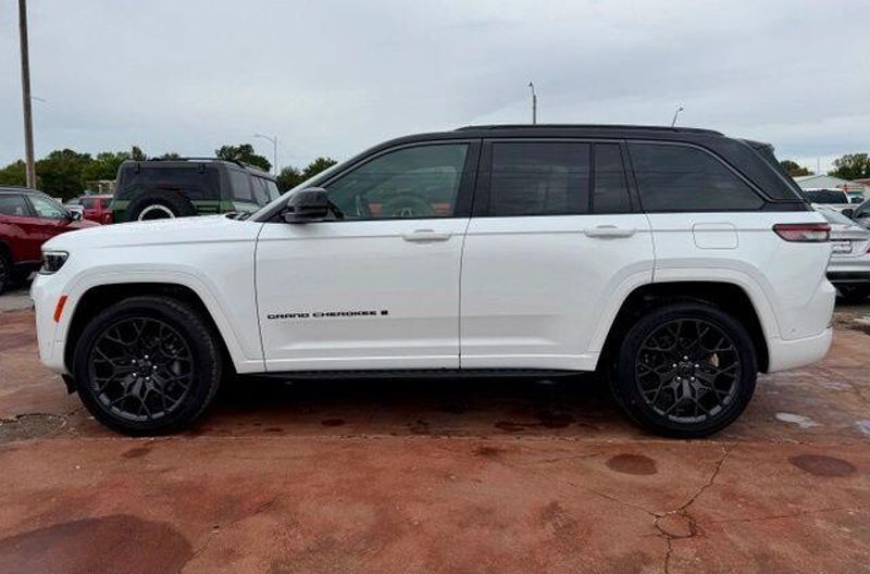New 2027 Jeep Grand Cherokee Summit 4x4Image 8