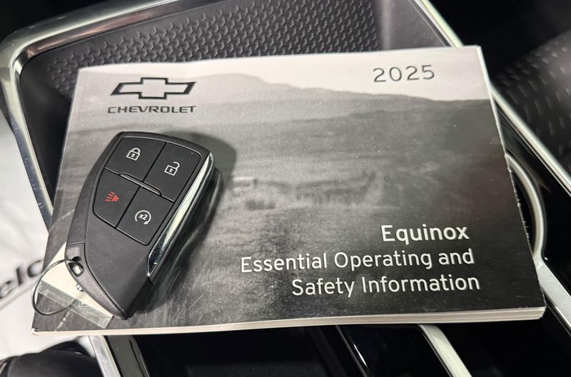 Used 2025 Chevrolet Equinox AWD LTImage 20