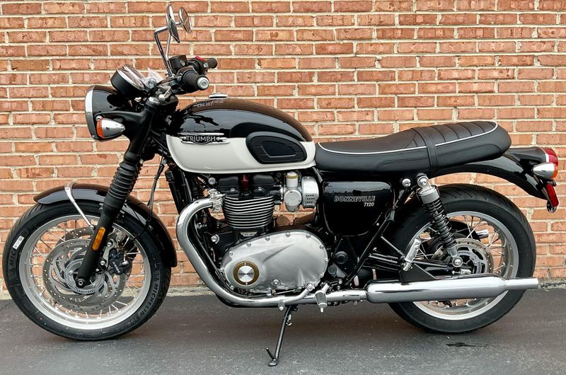 2024 Triumph Bonneville T120 BlackImage 4