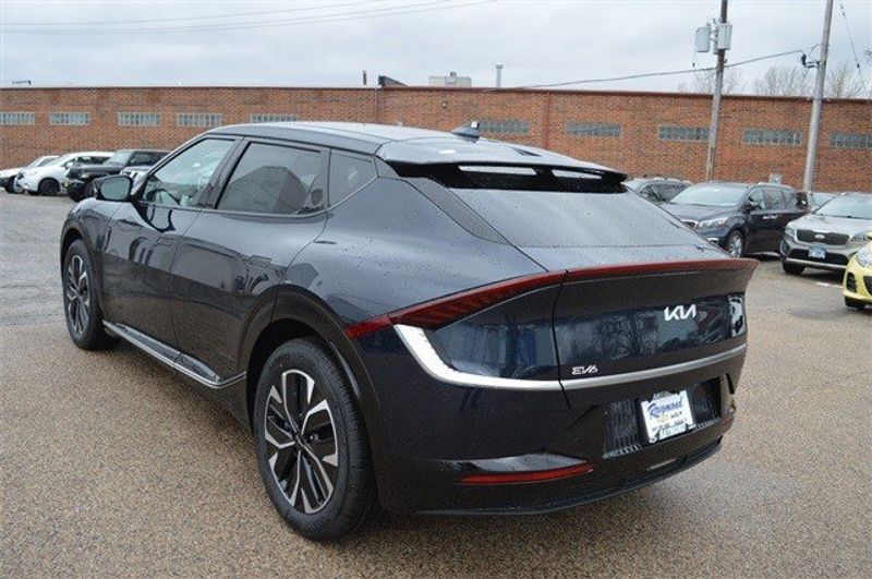 2023 Kia EV6 WindImage 5