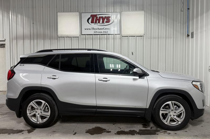 Used 2020 GMC Terrain SLEImage 2