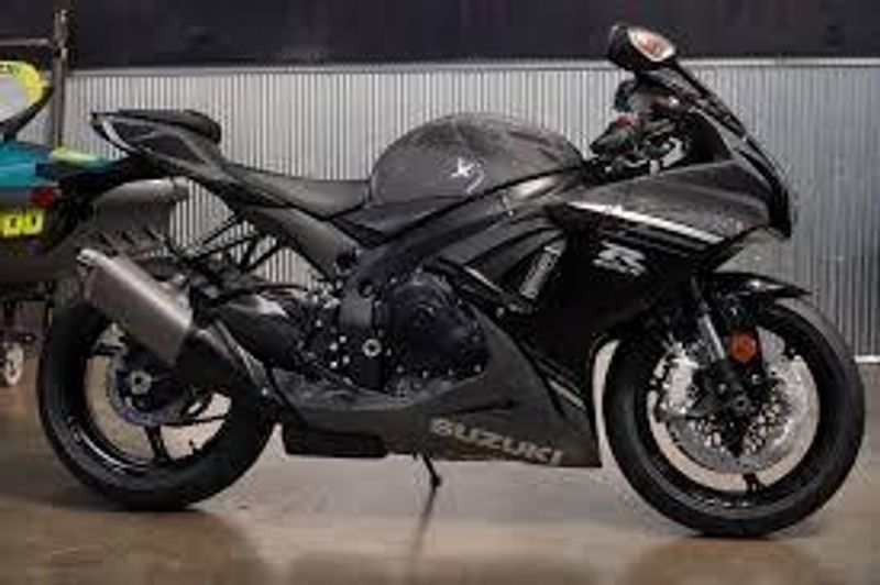 2025 Suzuki GSXR 600 SOLID IRON GRAY AND GLASS SPARKLE BLACK Image 3