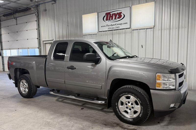 Used 2007 Chevrolet Silverado 1500 LT w/1LTImage 1